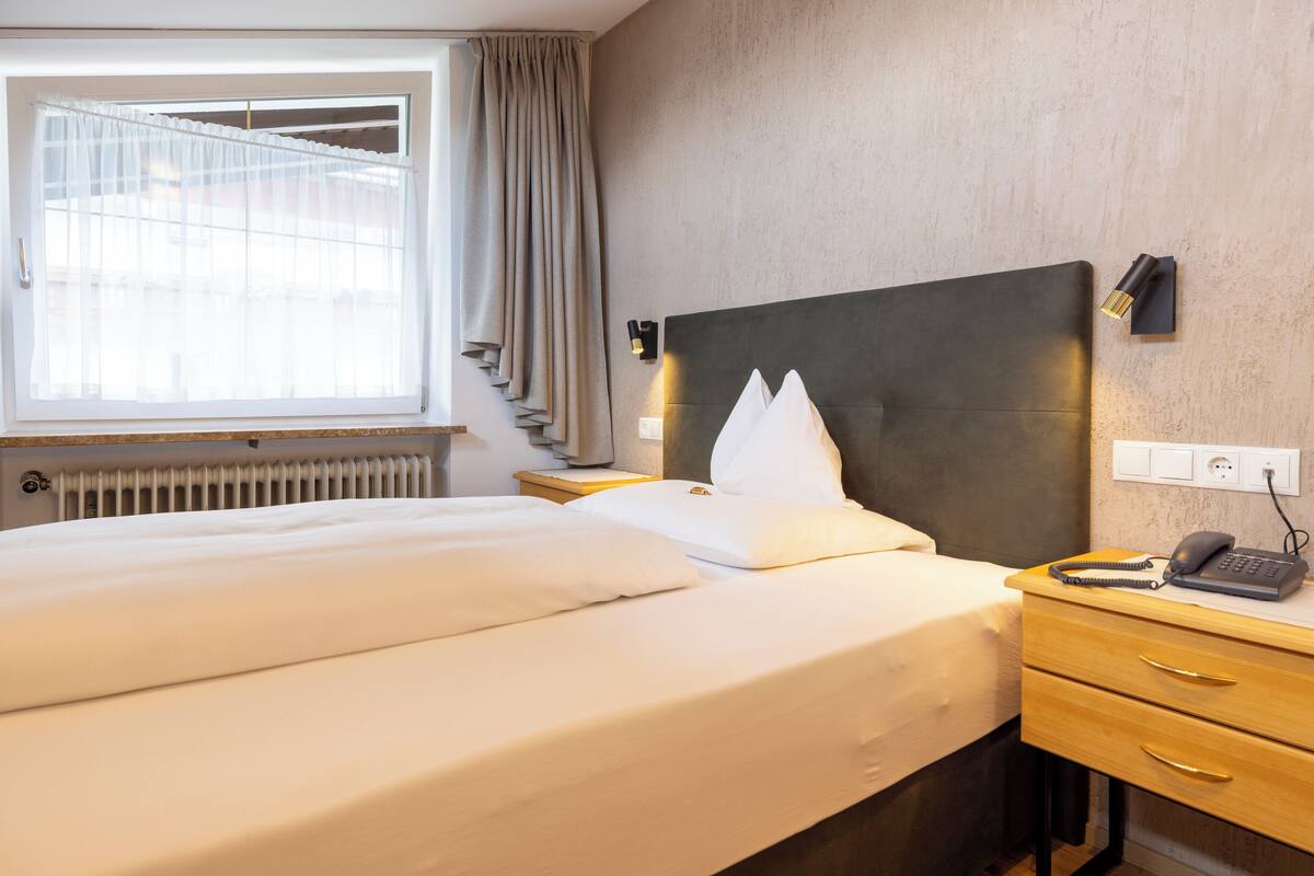 standard single room | pillow-top beds, in-room safe, blackout curtains, soundproofing