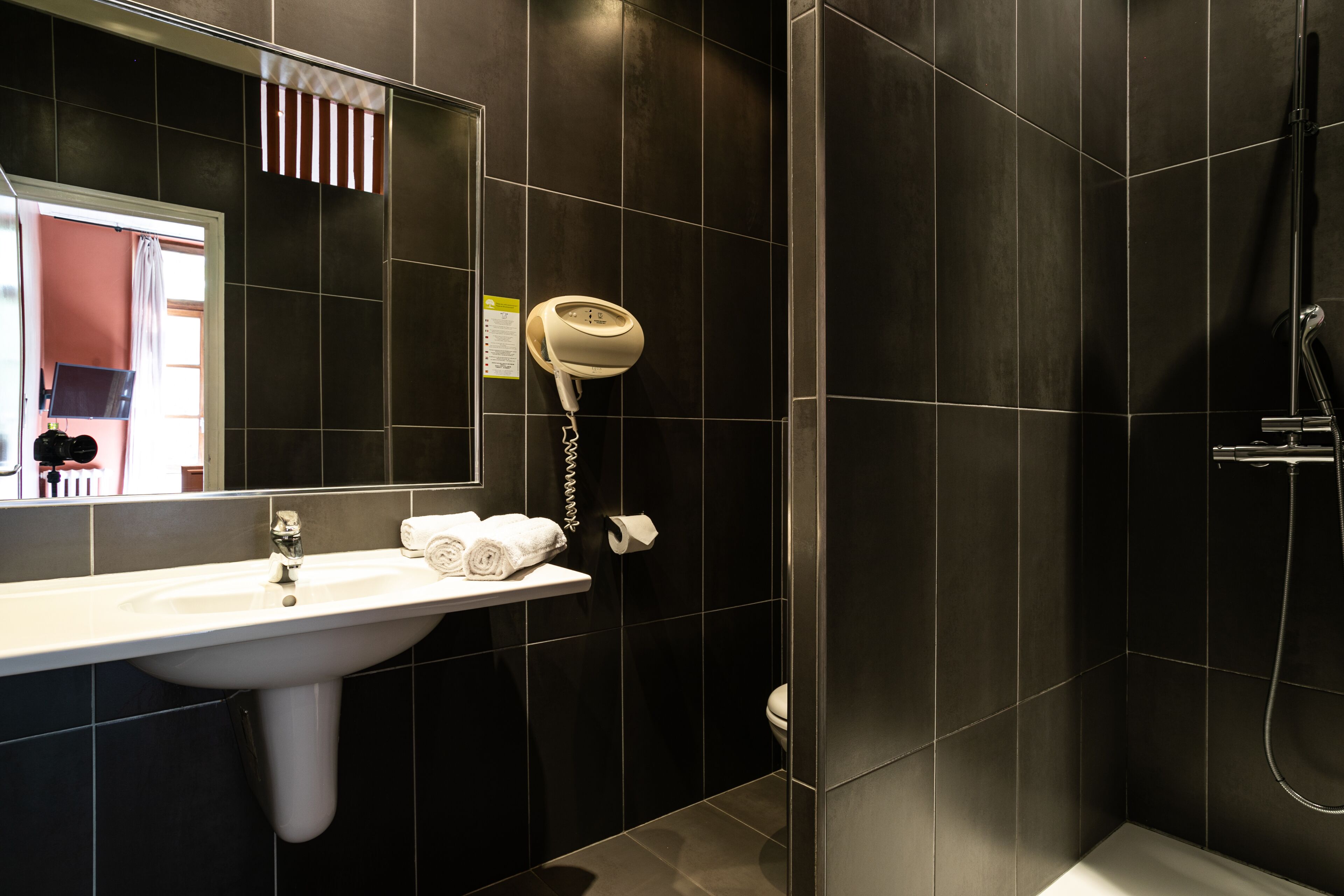 غرفة سوبيريور - منظر للحديقة | أغطية فراش متميزة وأسرّة سليكت كومفورت ومكتب وستائر تعتيم