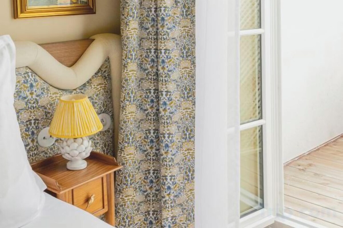 Premium bedding, in-room safe, desk, soundproofing