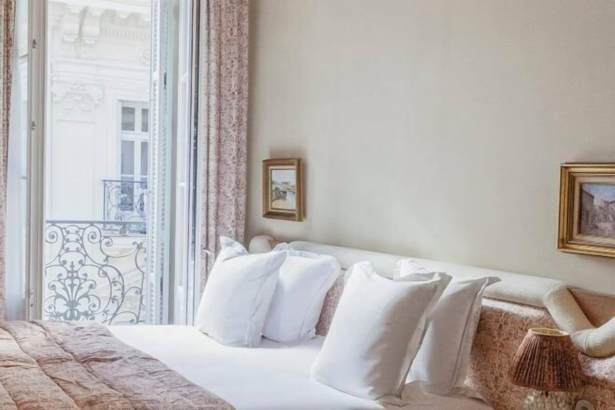 2 bedrooms, premium bedding, in-room safe, individually furnished