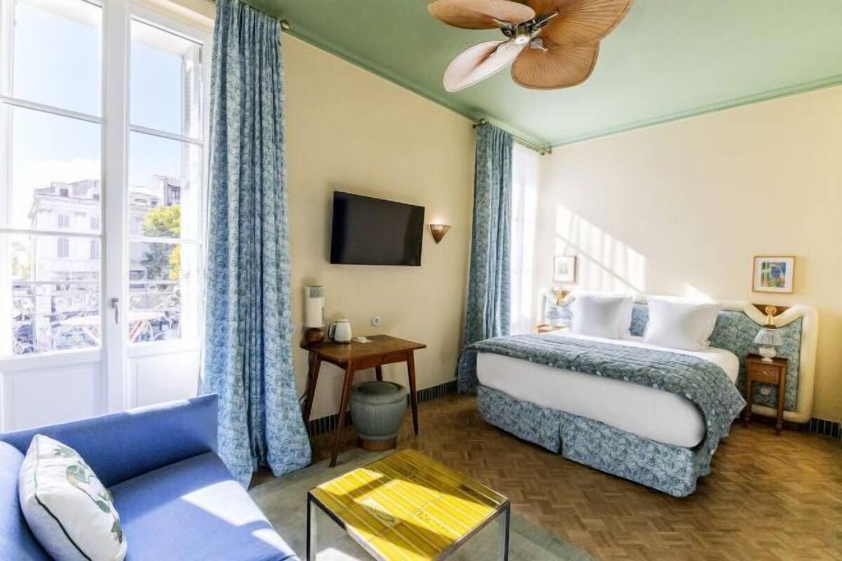 2 bedrooms, premium bedding, in-room safe, individually furnished