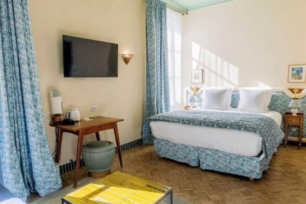 Premium bedding, in-room safe, individually furnished, desk