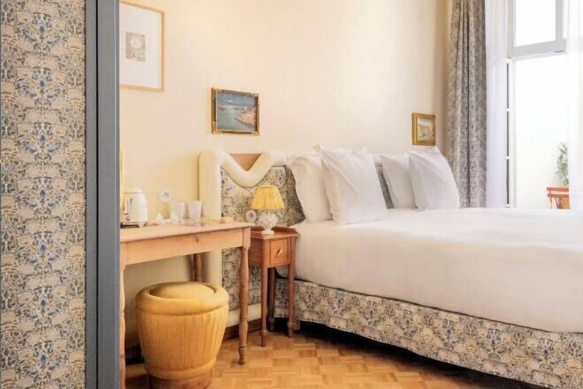 2 bedrooms, premium bedding, in-room safe, individually furnished