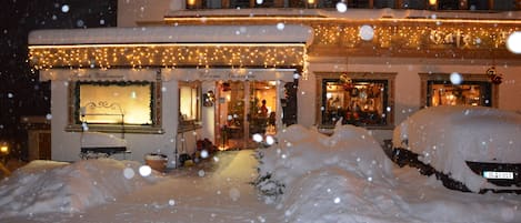 Façade de l’hébergement - soirée/nuit