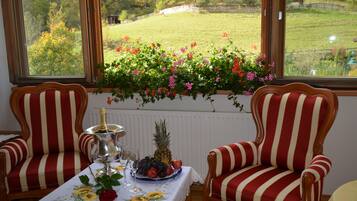 Double Room (Grubigstein) | In-room dining