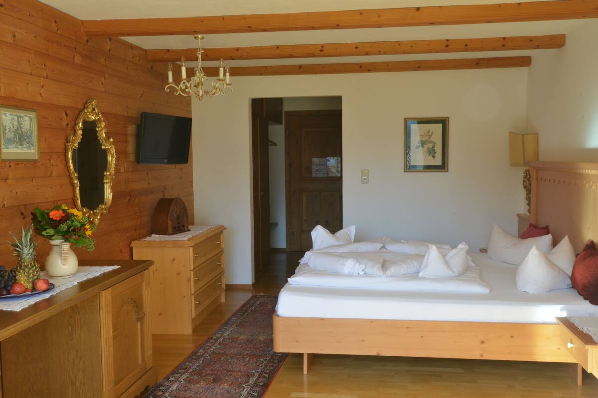 double room (zugspitze) | 1 bedroom, premium bedding, in-room safe, desk