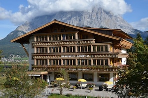 Front of property - Sporthotel Zugspitze (Lermoos)