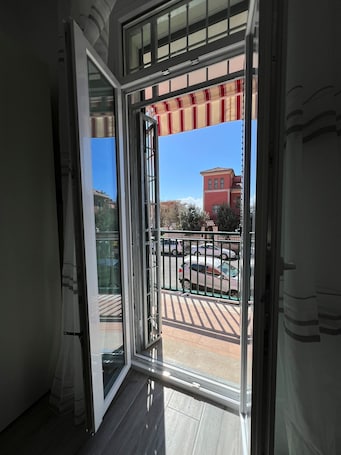 Triple Room, Private Bathroom | Frette Italian sheets, premium bedding, desk, rollaway beds