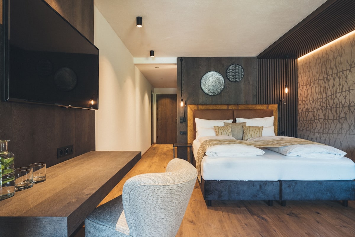 Juniorsuite Berglust | 2 Schlafzimmer, hochwertige Bettwaren, Zimmersafe, Schreibtisch