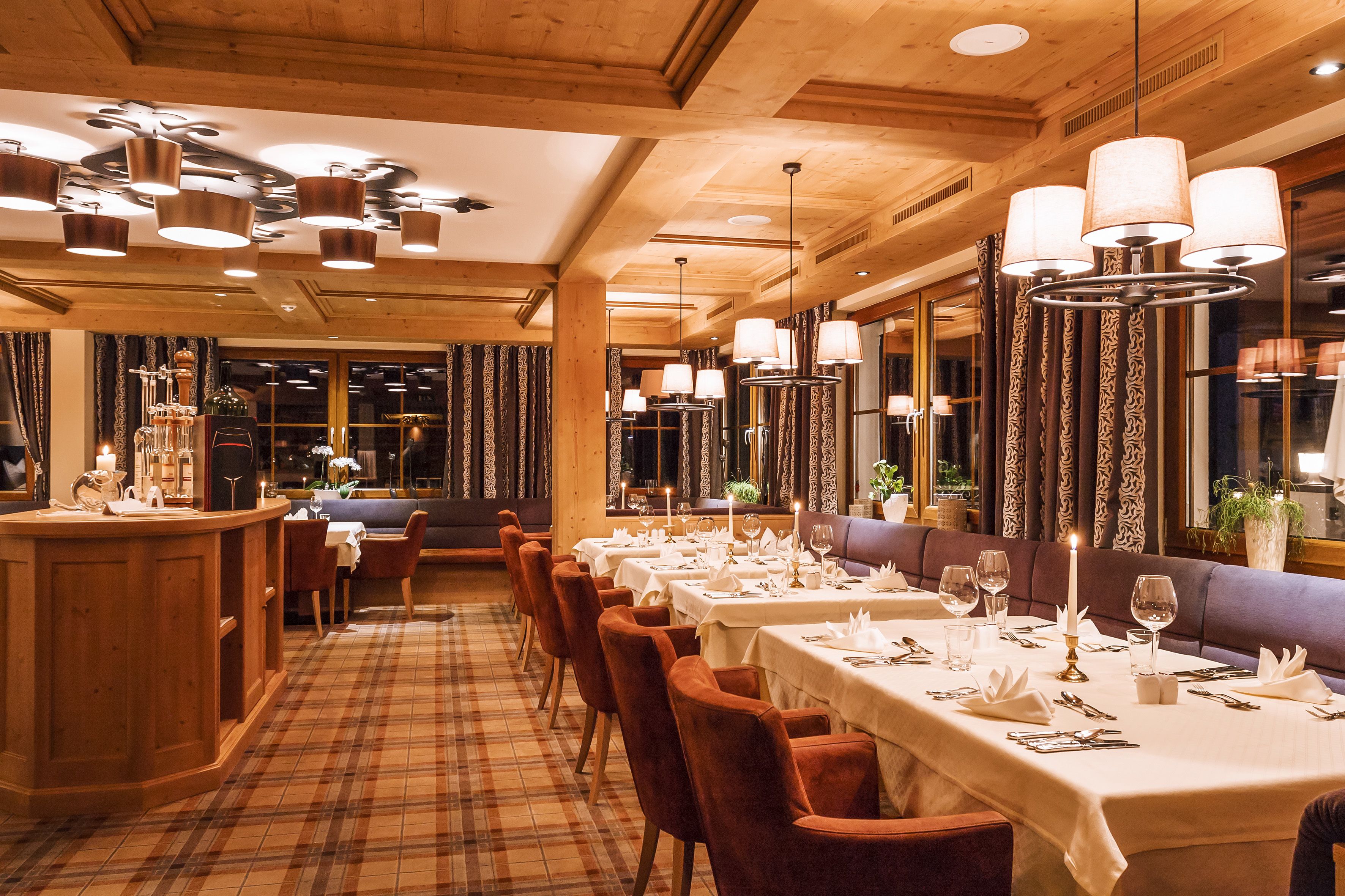 breakfast and dinner served, international cuisine