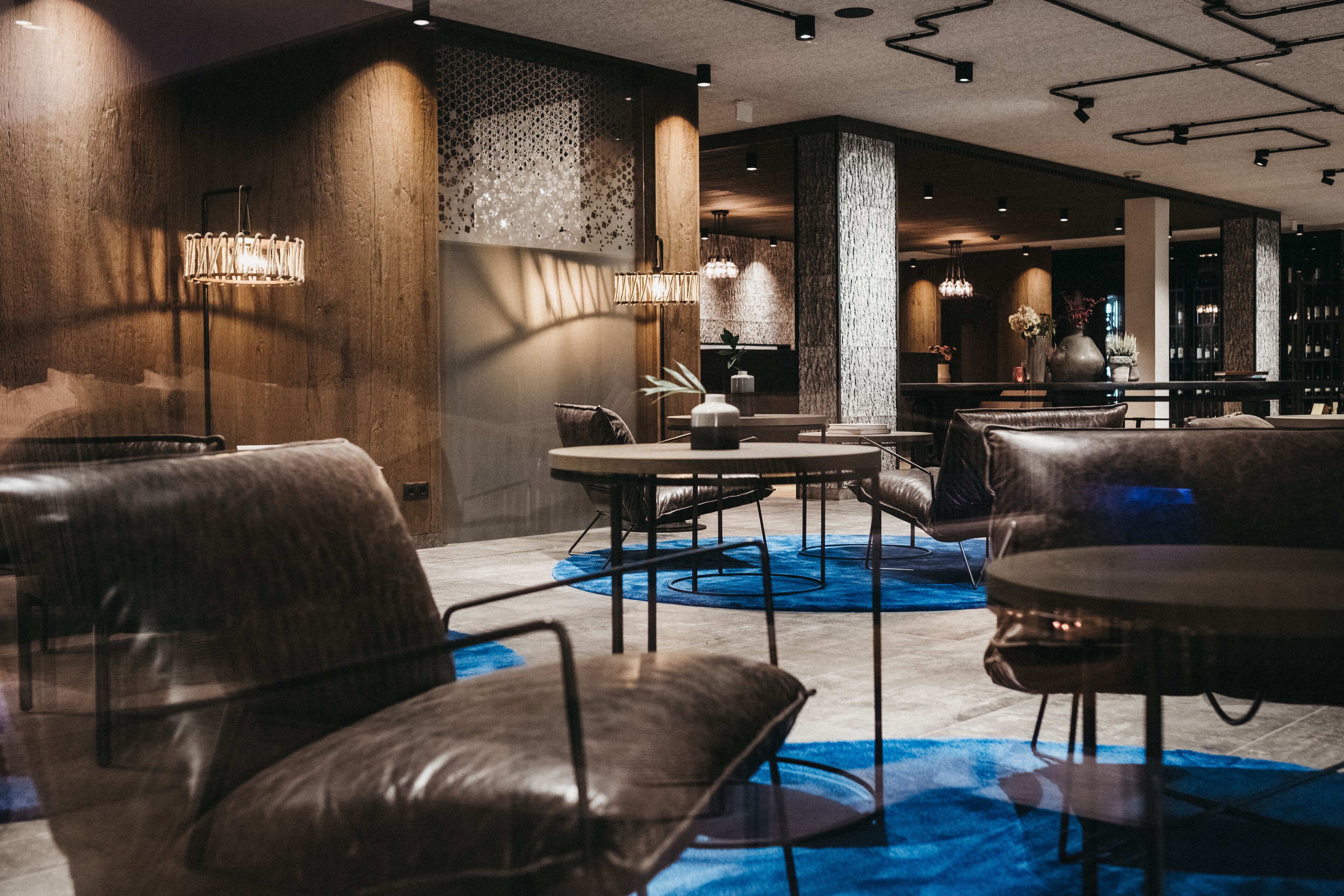 Lobby-lounge