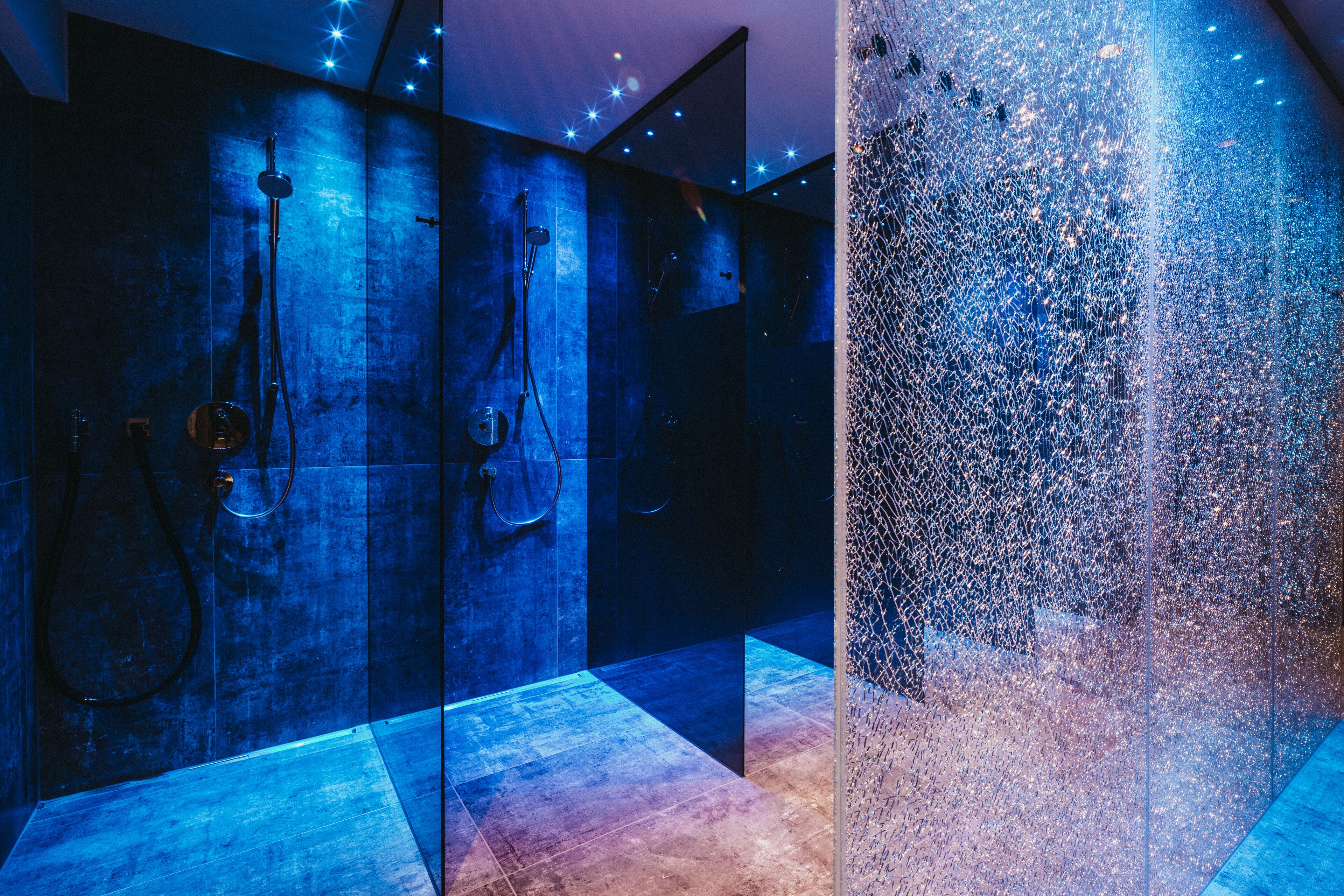 sauna, hot tub, steam room, swedish massages, thai massages