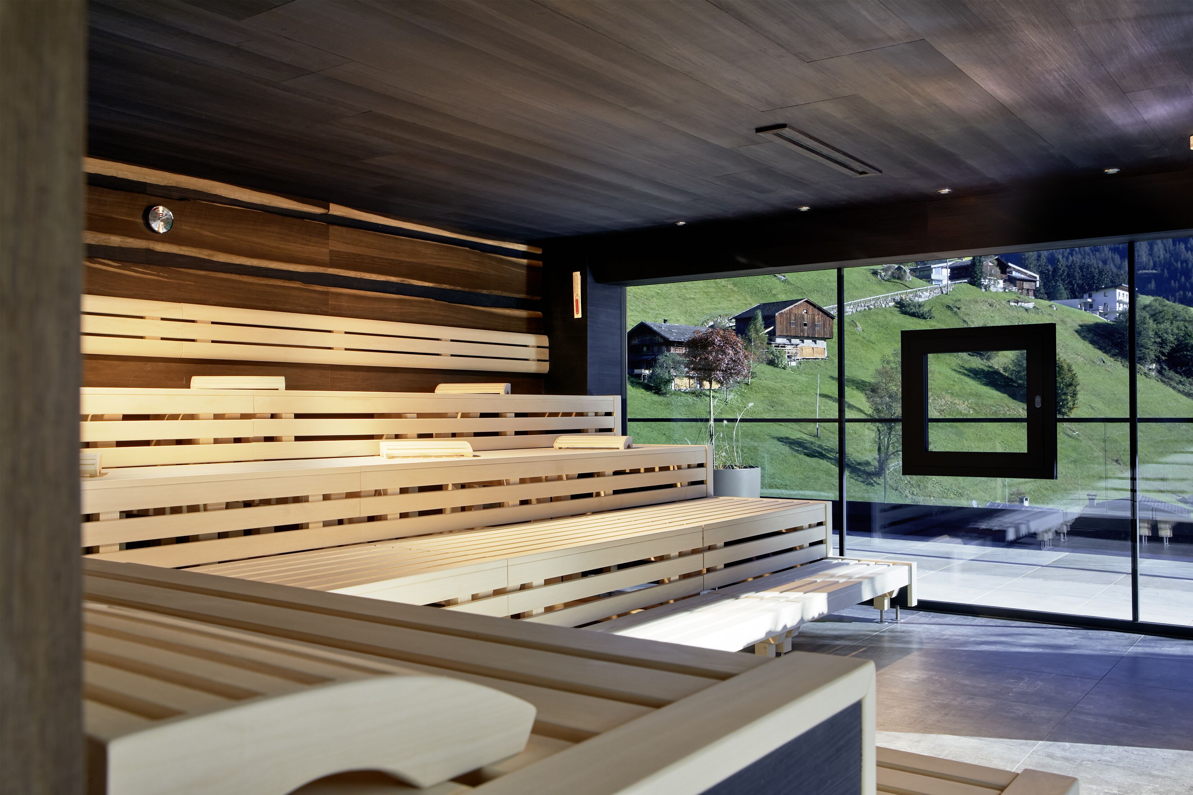 sauna, hot tub, steam room, swedish massages, thai massages