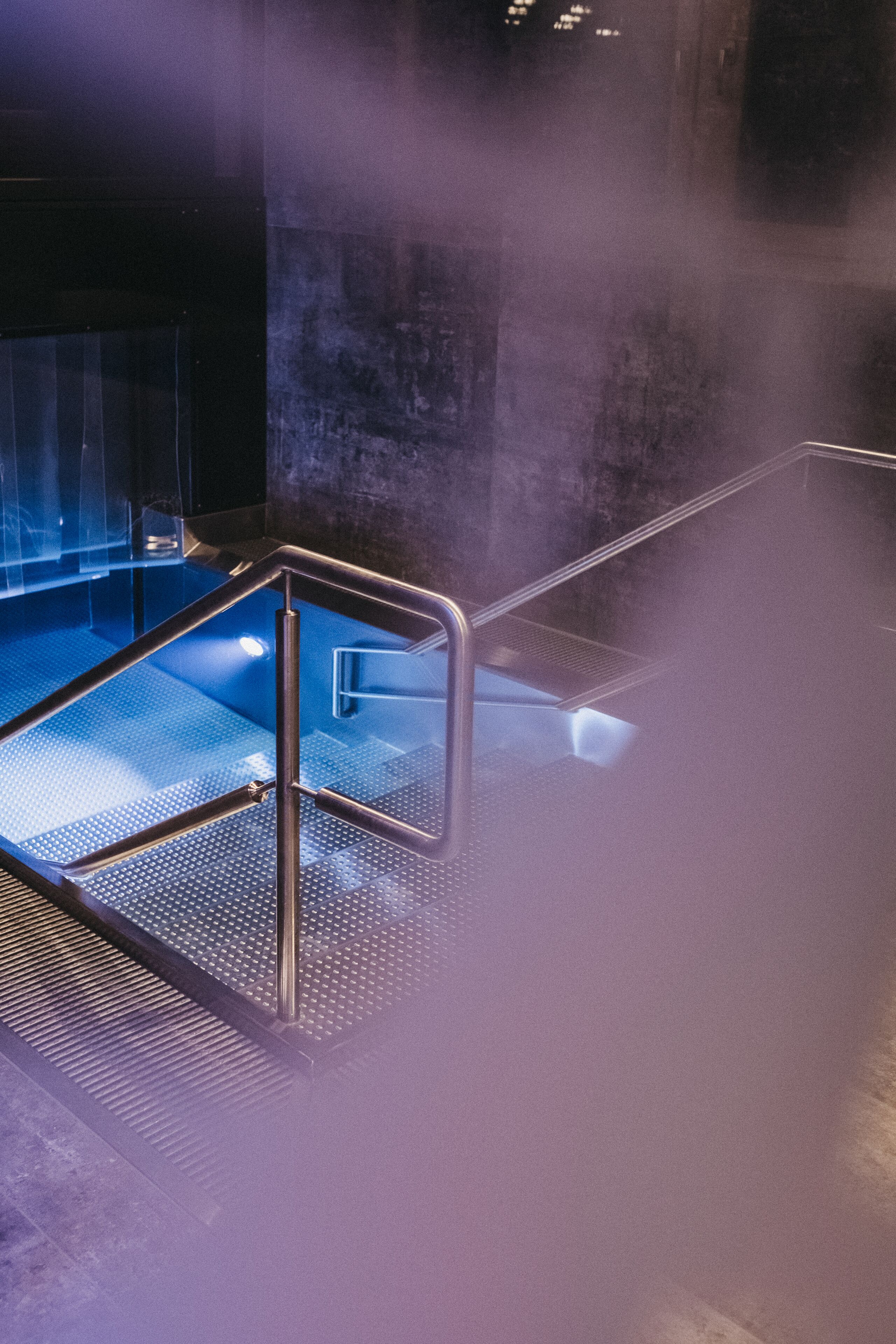 seasonal outdoor pool, open 7:00 am to 7:00 pm, pool umbrellas