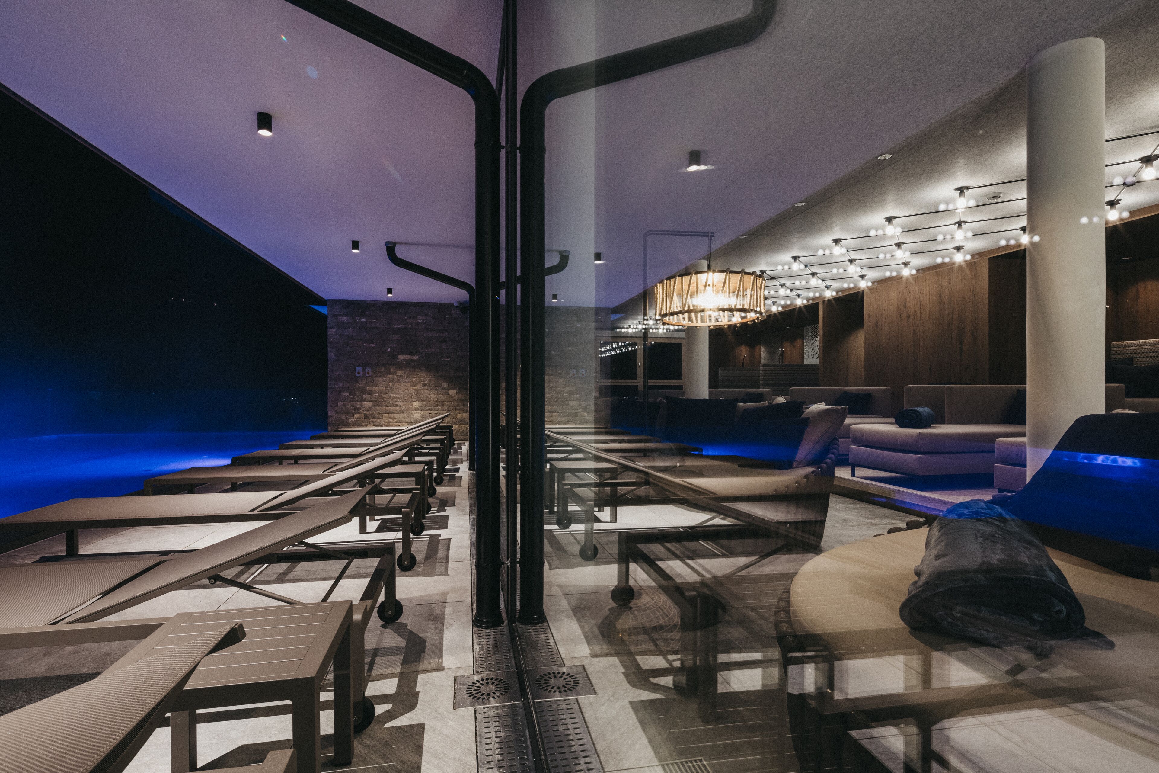 seasonal outdoor pool, open 7:00 am to 7:00 pm, pool umbrellas