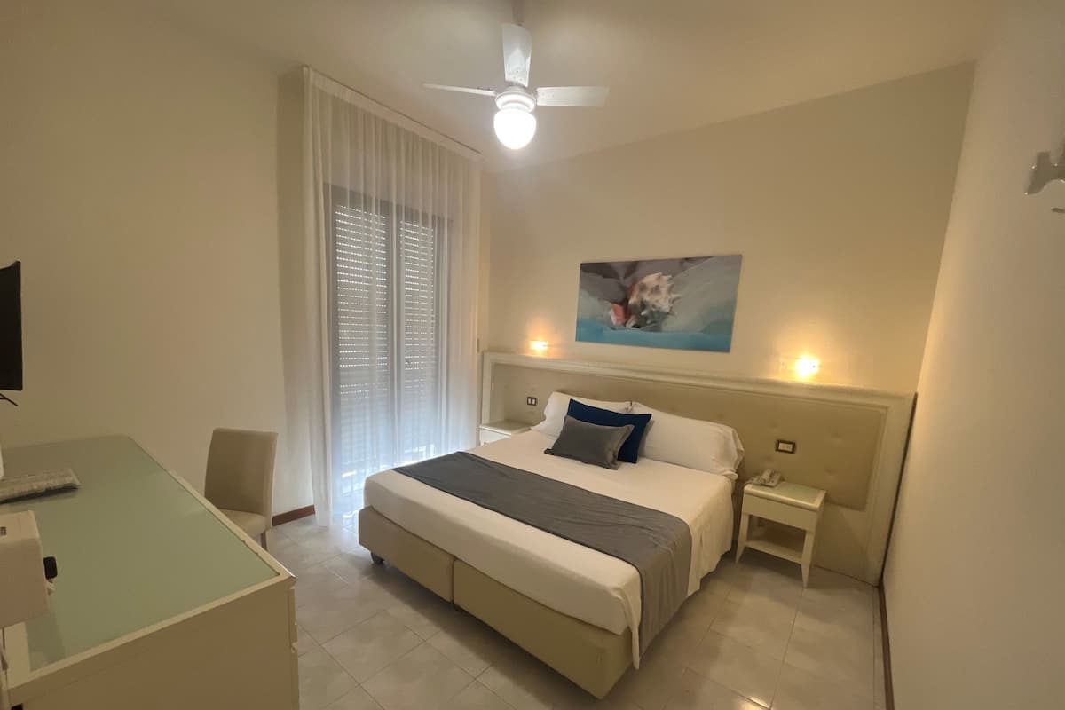 Comfort Double Room | Minibar, in-room safe, free WiFi