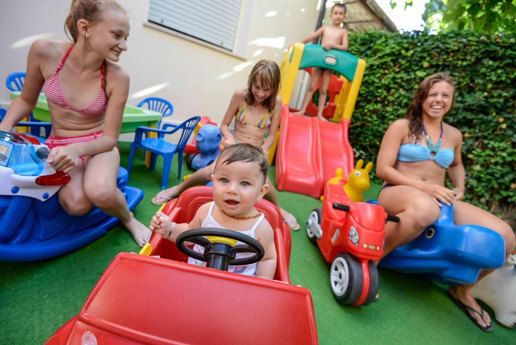 children’s play area – outdoor