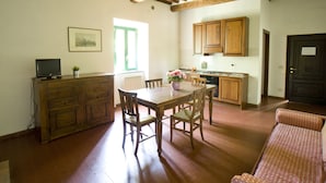 Room Sughero | In-room dining - Razza del Casalone (Grosseto)