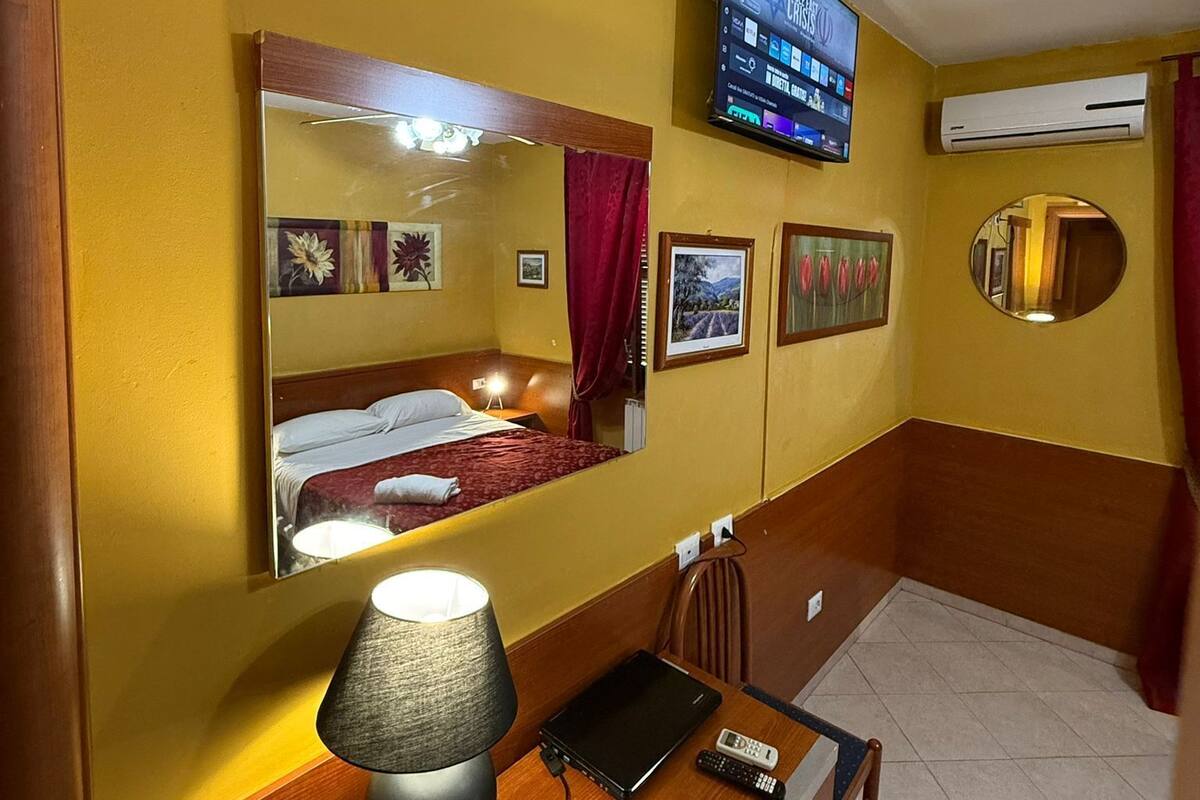 In-room safe, desk, soundproofing, free WiFi