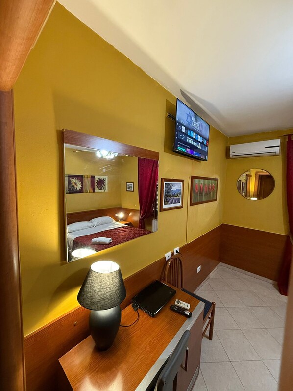 In-room safe, desk, soundproofing, free WiFi