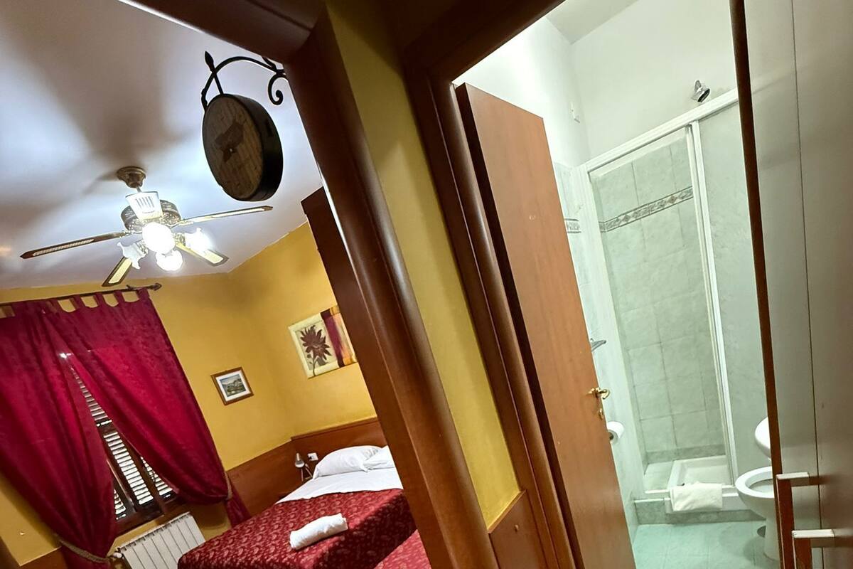 In-room safe, desk, soundproofing, free WiFi
