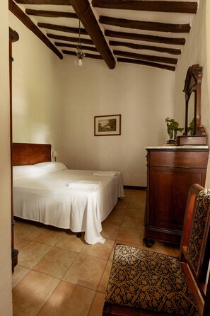 Classic Condo, 1 Bedroom, Kitchenette, Garden View (Podere Umberto C) | Blackout drapes, cribs/infant beds, bed sheets - Agriturismo Quercesecca - Nature & Relax  (Grosseto)
