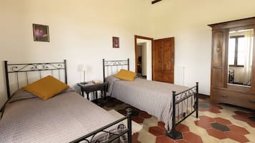 Appartamento Classic, 2 camere da letto, caminetto, vista cortile | Tende oscuranti, culle/letti per bambini (a pagamento), lenzuola