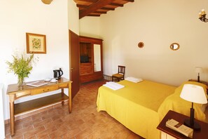 Blackout curtains, cots/infant beds, bed sheets - Agriturismo Quercesecca - Nature & Relax  (Grosseto)