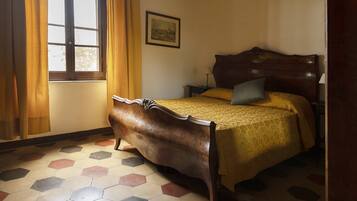 Classic Condo, 2 Bedrooms, Fireplace, Courtyard View | View from room