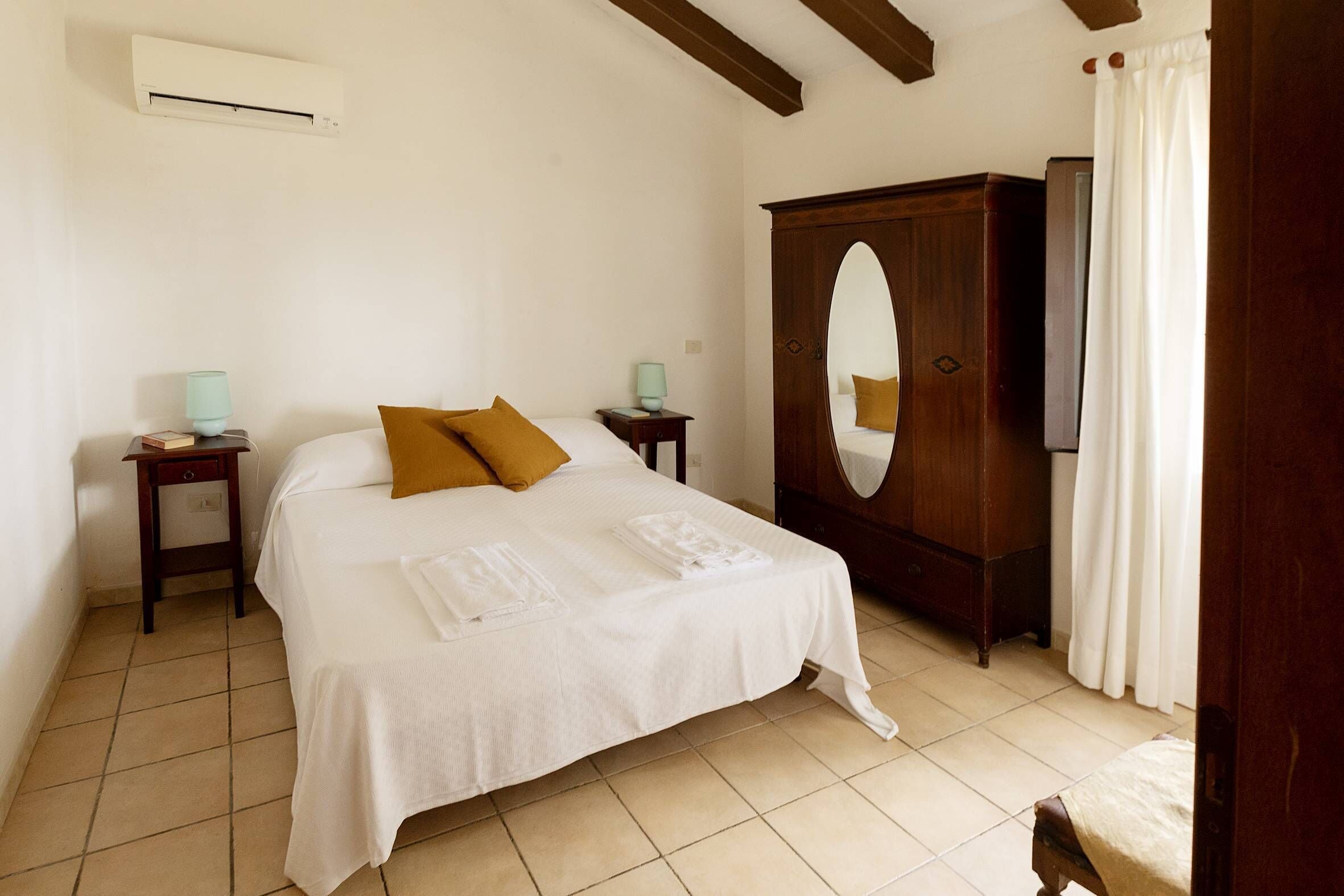 Superior Cottage, Air conditioning, Garden View | Blackout drapes, cribs/infant beds, bed sheets
