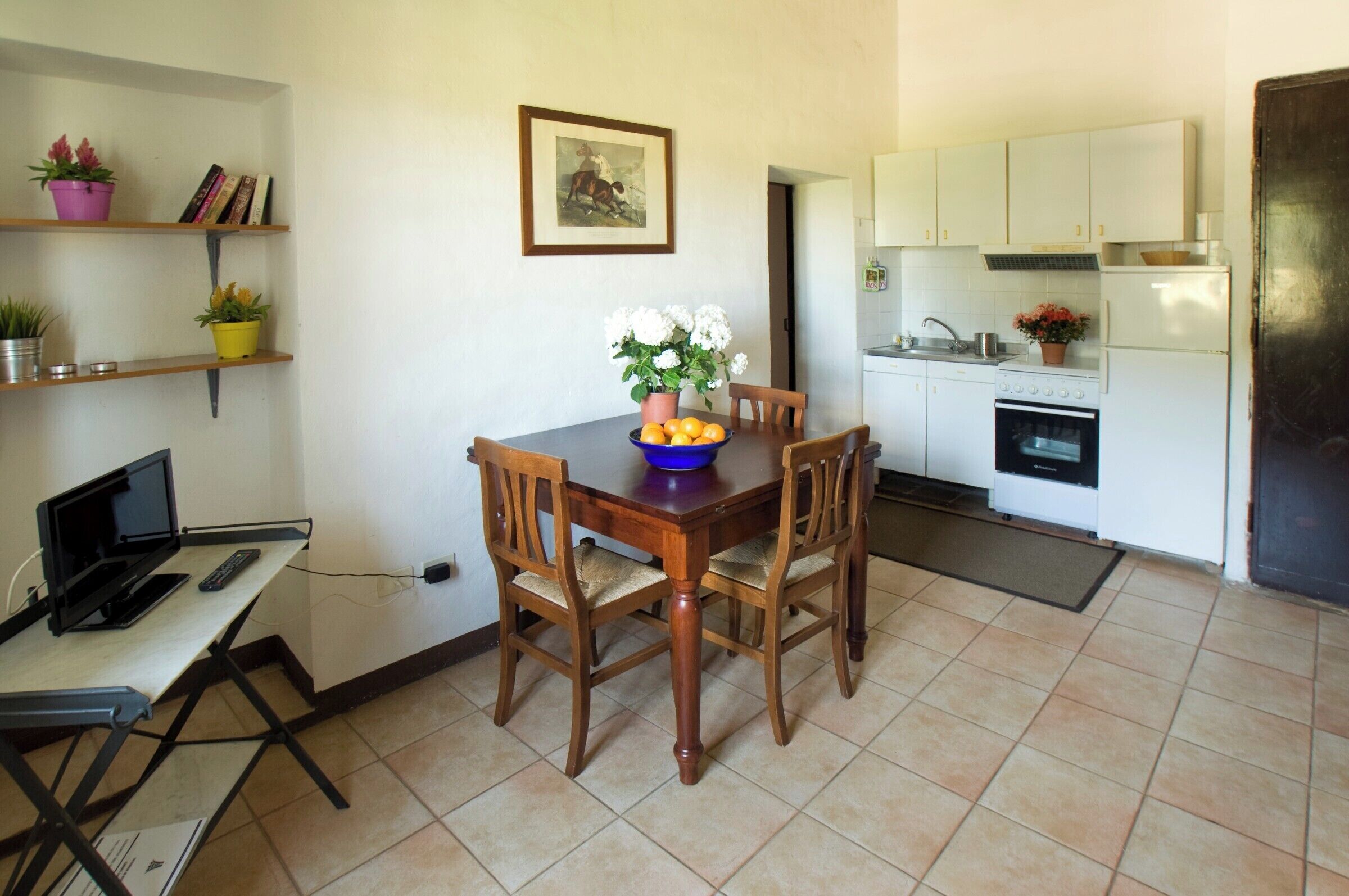 Classic Condo, 1 Bedroom, Kitchenette, Garden View (Podere Umberto C) | Private kitchenette
