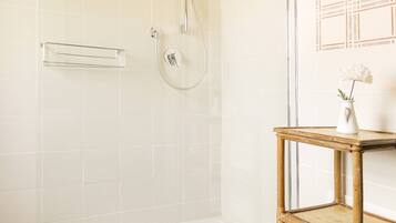 Superior-Apartment, 1 Schlafzimmer, Kochnische, Gartenblick (Podere Umberto D) | Badezimmer