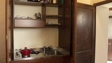 Classic Condo, 1 Bedroom, Kitchenette, Garden View (Podere Umberto A) | Private kitchenette