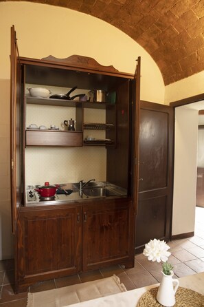 Classic Condo, 1 Bedroom, Kitchenette, Garden View (Podere Umberto A) | Private kitchenette