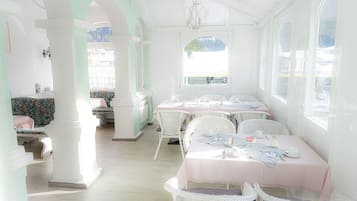 Daily buffet breakfast for a fee