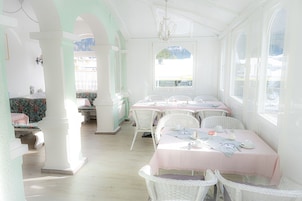 每日供应自助式早餐（需付费）