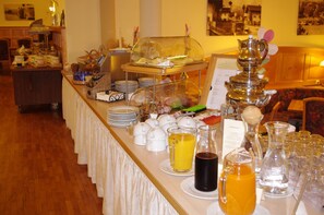 包含每日自助早餐