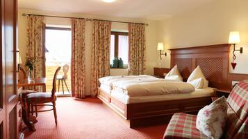 Premium bedding, individually decorated, individually furnished, desk