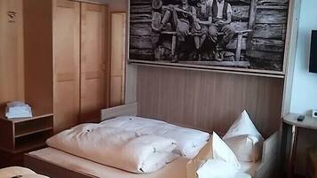 Basic-Vierbettzimmer | Hochwertige Bettwaren, individuell dekoriert, individuell eingerichtet