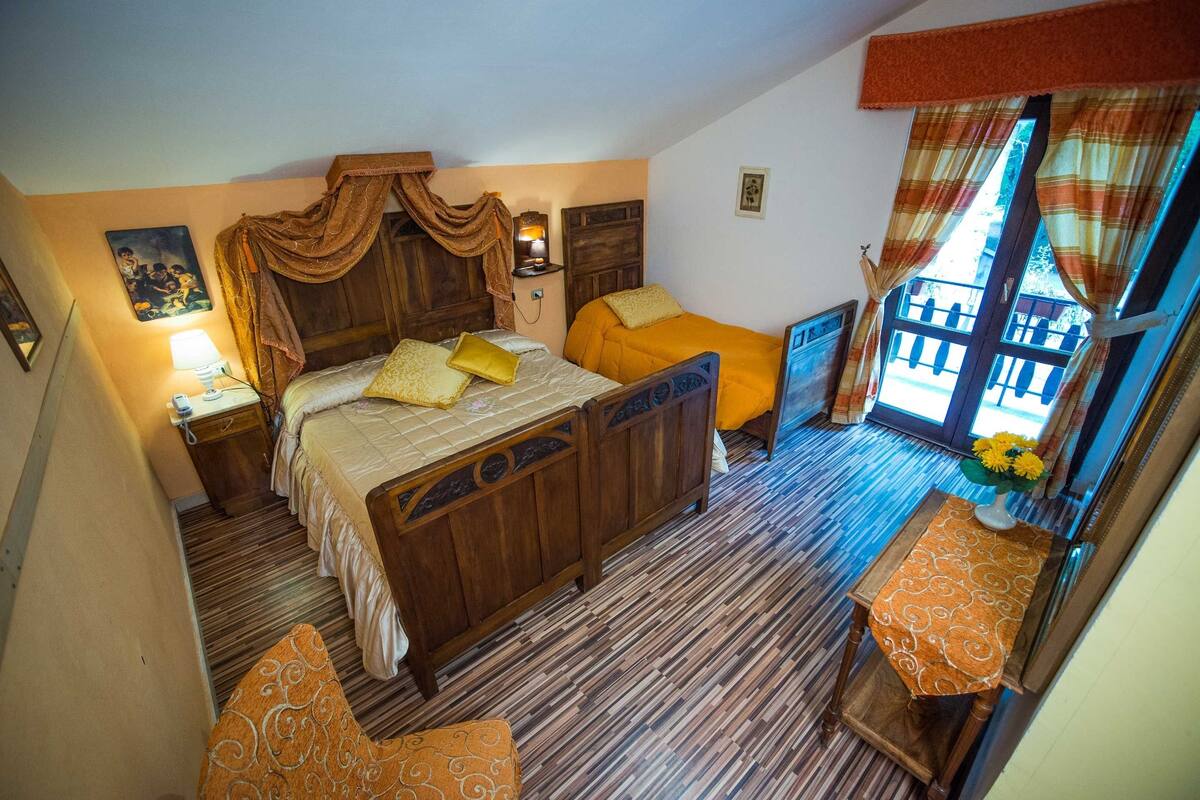 chalet il cristallo - camera topazio | in-room safe, desk, blackout curtains, free wifi