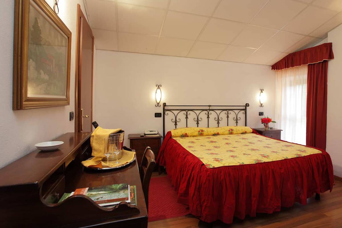 In-room safe, desk, blackout curtains, free WiFi