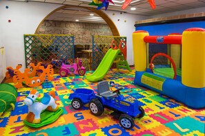 Game room - Albergo Le Macinaie (Castel del Piano)
