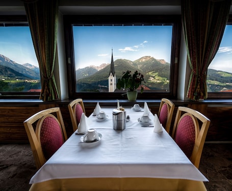 Daily buffet breakfast (EUR 18 per person)