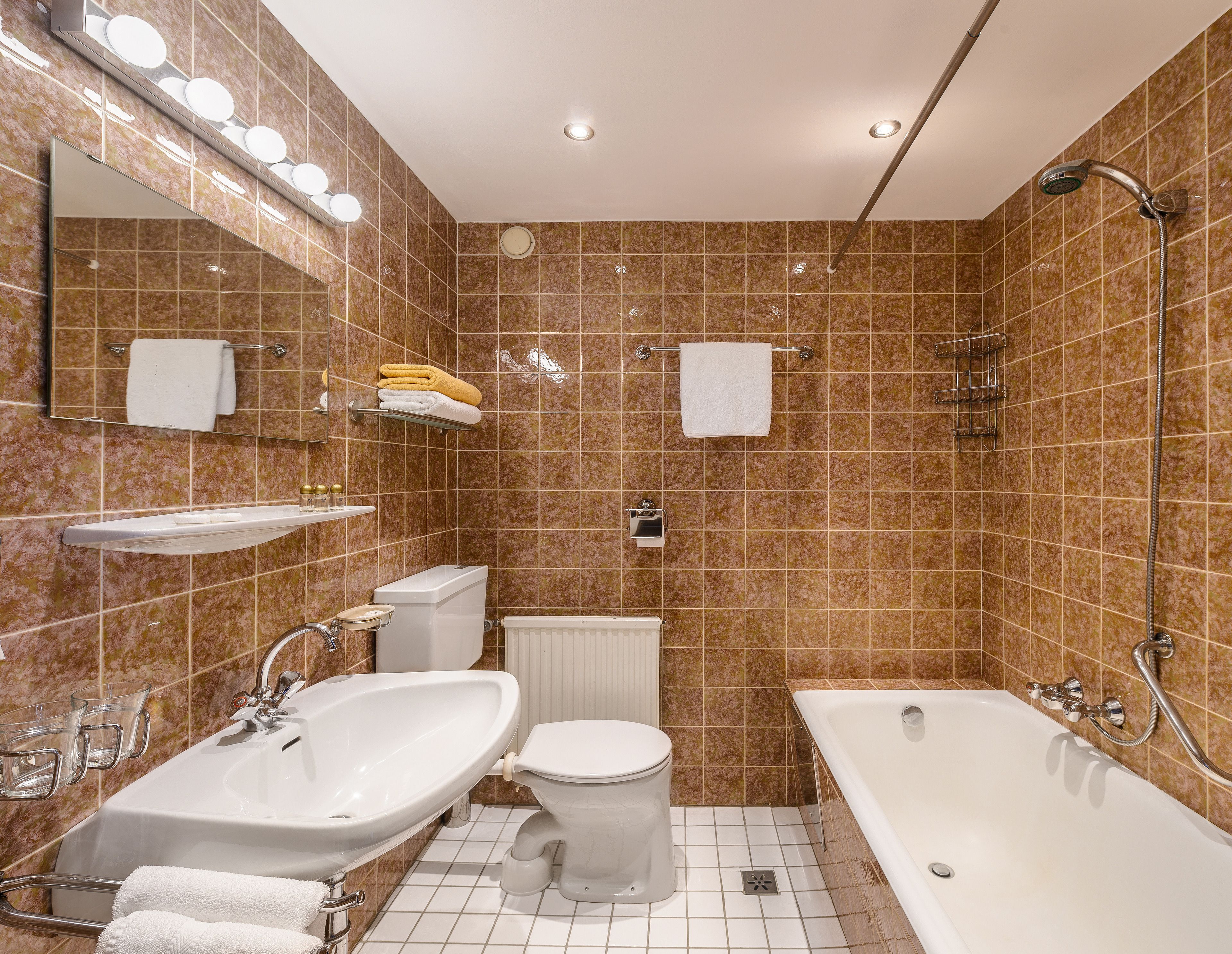 deep-soaking bathtub