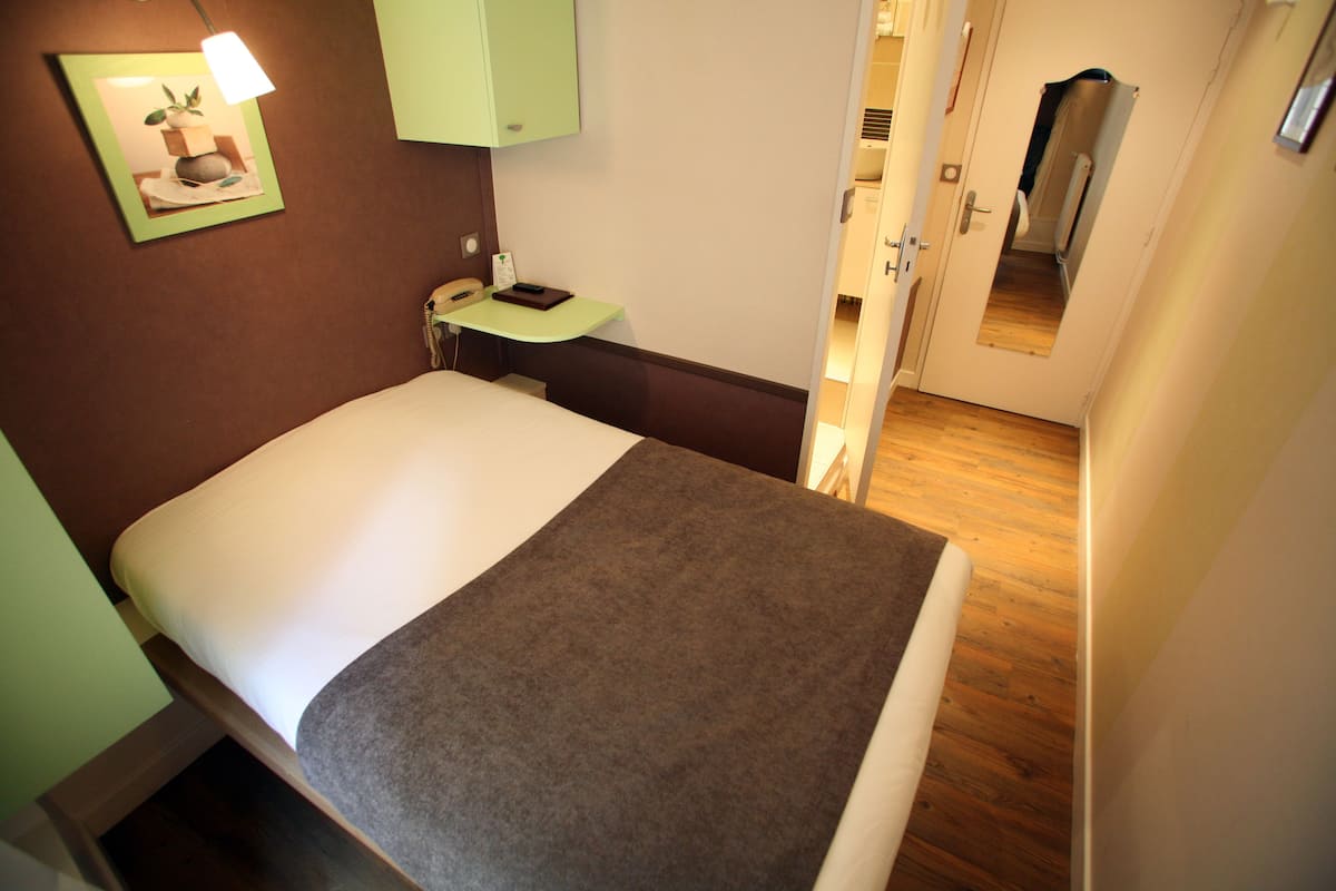 Classic Single Room | Iron/ironing board (on request), WiFi (free)