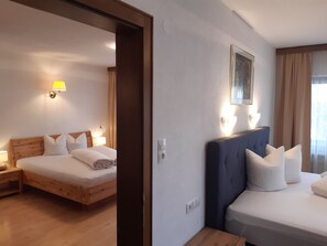 Chambre Familiale, balcon, vue montagne