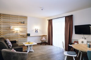 Family Apartment, Kitchen, Mountain View | Living area