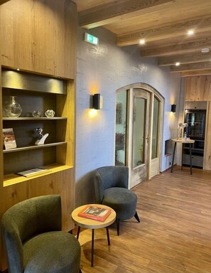 Reception - Hotel Sonnenhof - bed & breakfast & appartements (Innsbruck)