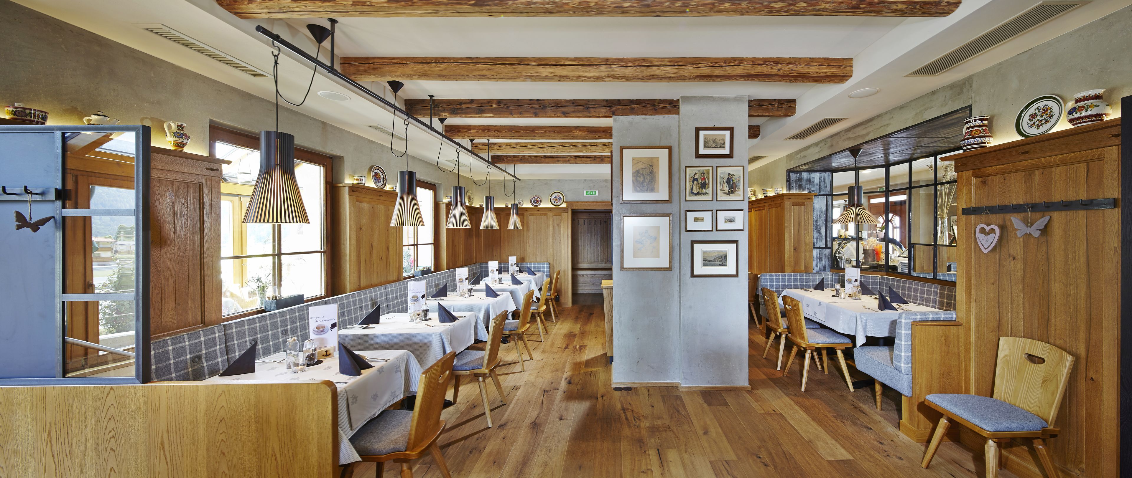 breakfast, lunch, dinner served; local cuisine, al fresco dining