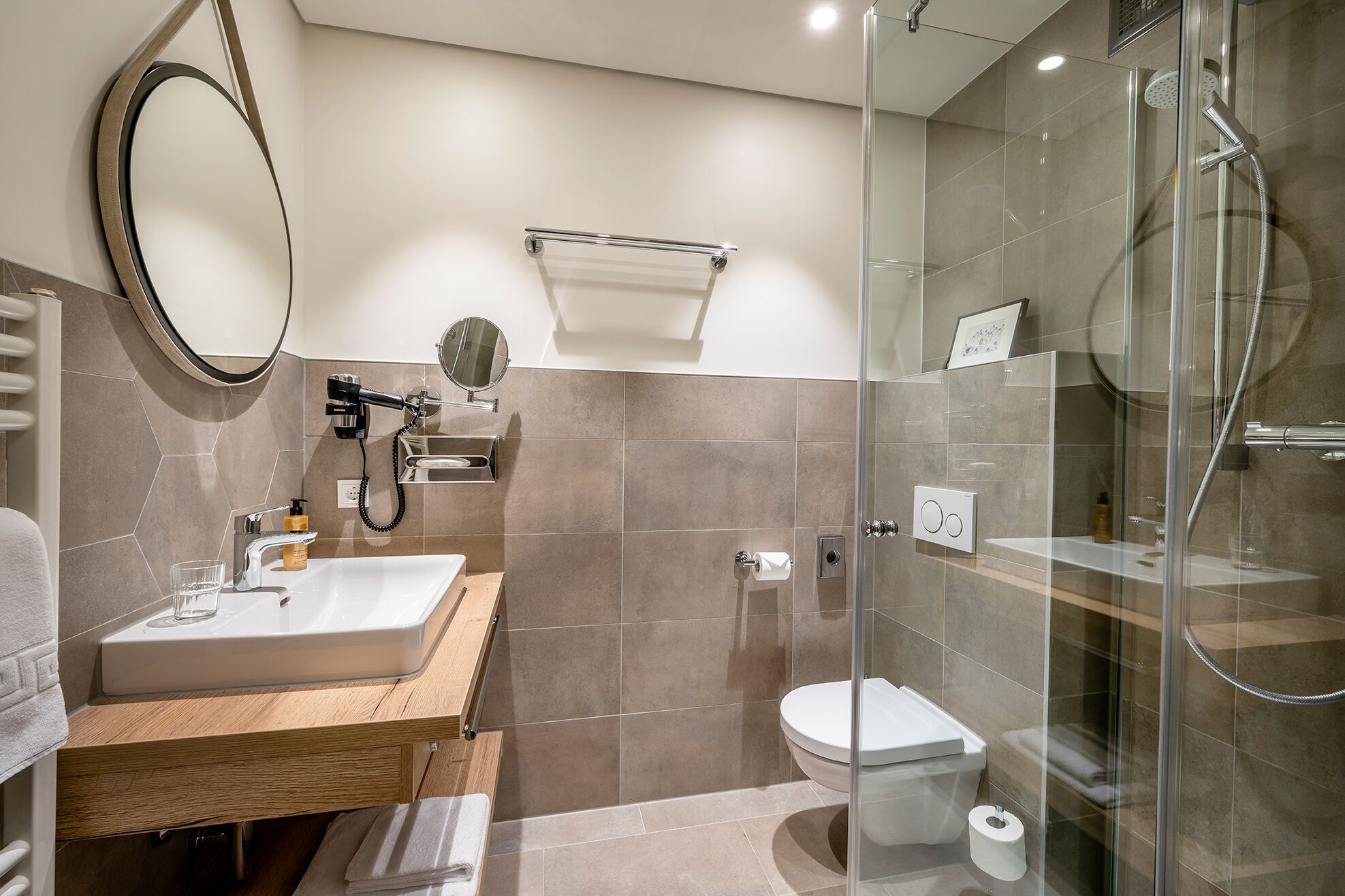 comfort single room | bathroom | shower, free toiletries, hair dryer, towels